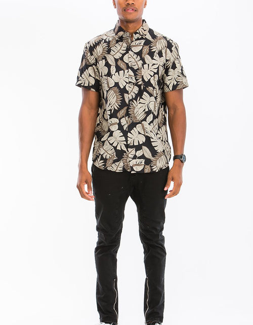 Load image into Gallery viewer, Hawaiian Print Button Down Shirt
