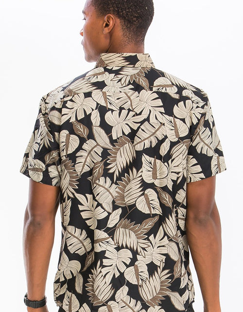 Load image into Gallery viewer, Hawaiian Print Button Down Shirt
