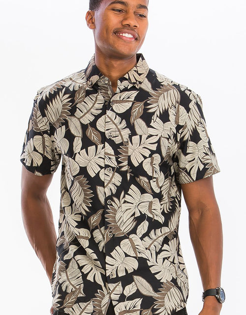 Load image into Gallery viewer, Hawaiian Print Button Down Shirt
