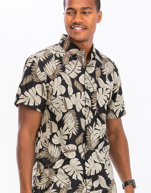 Load image into Gallery viewer, Hawaiian Print Button Down Shirt
